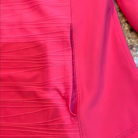 Tommy Bahama Vibrant Pink Activewear 1/4 Zip 🌸 - Picture 12 of 13
